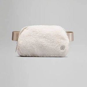 Lululemon Everywhere Fleece Belt Bag